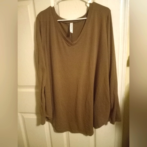 Basic long sleeve v neck - Picture 1 of 3